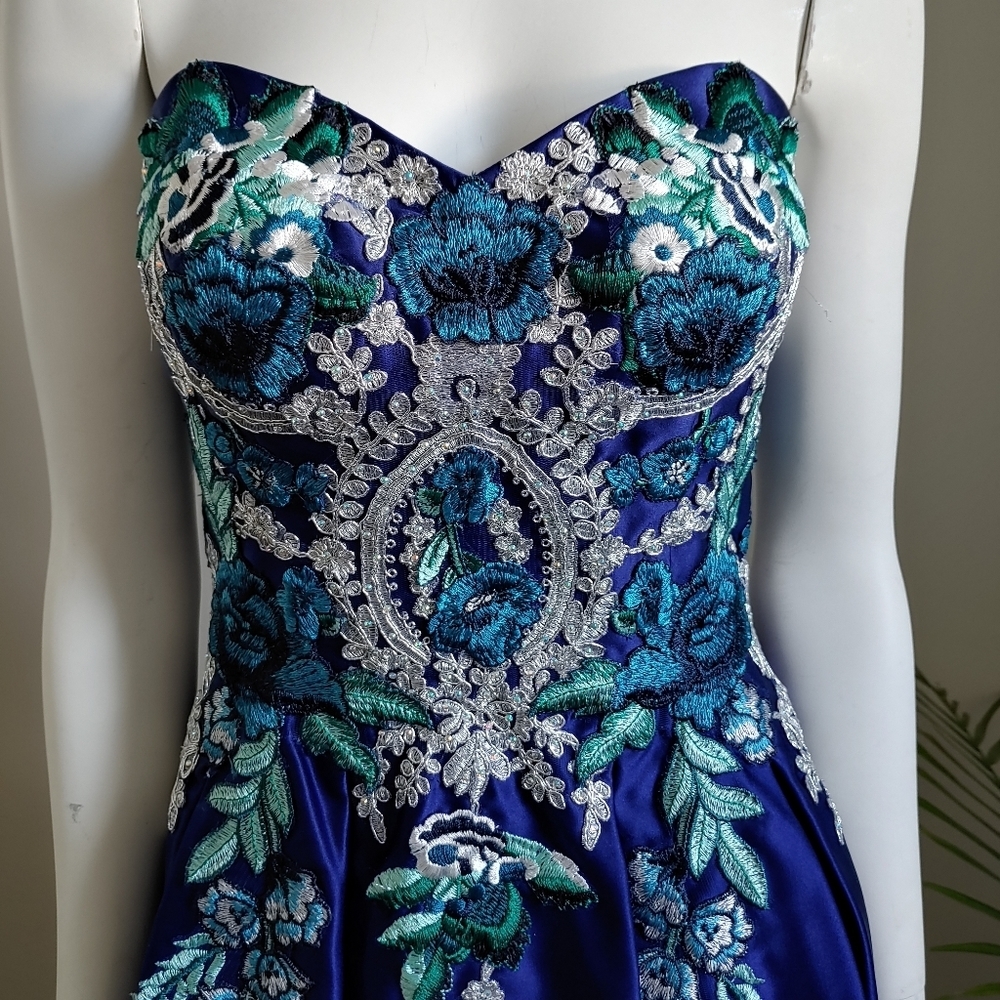 Blondie Nites New Dress - Picture 2 of 7